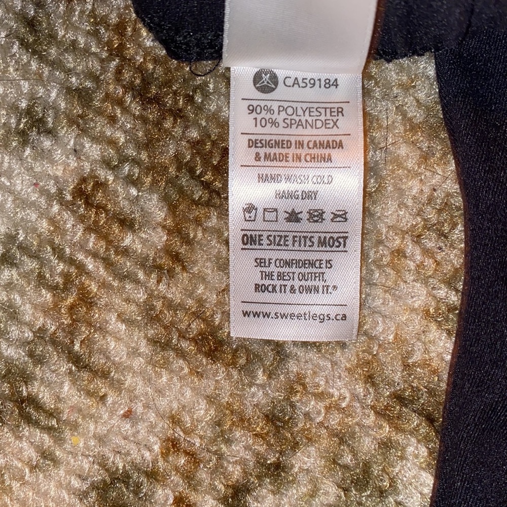 Sweet legs - Picture 4 of 4